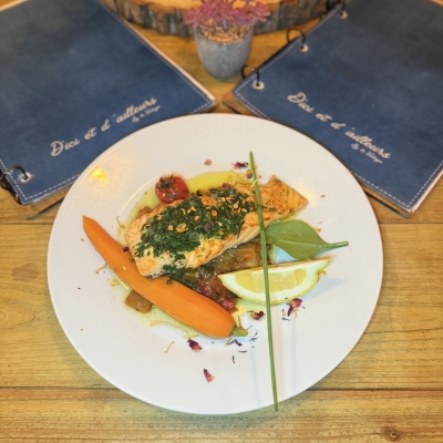 Pavé de saumon grillé, sauce chimichurri, ratatouille provençale 
